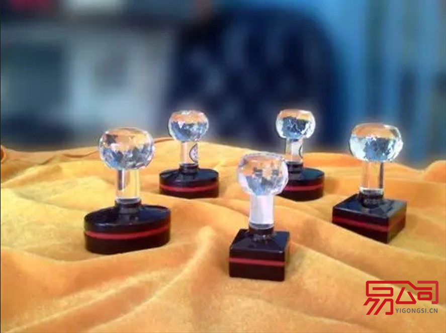 郑州注册公司刻章收费吗？（篆刻公司印章需要哪些材料？）